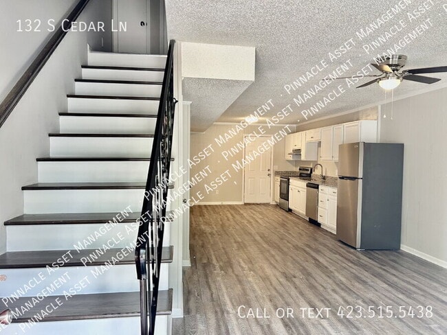 Building Photo - 132 S Cedar Ln