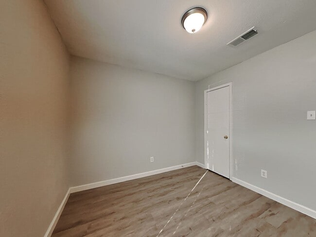 Building Photo - Remodeled 4-Bed, 2-Bath Home with Fenced Backyard in Mesquite, TX