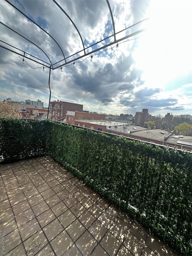 Building Photo - 41-28 71st St