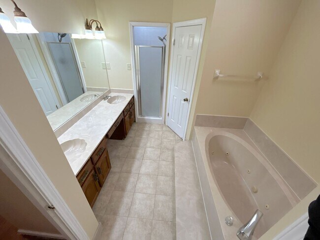 Building Photo - 8209 Crimson Creek Dr