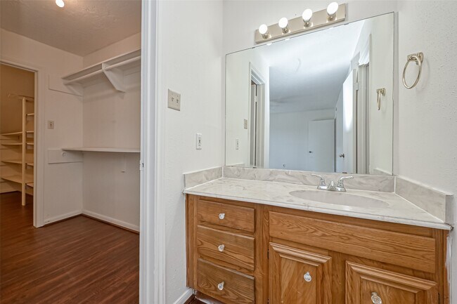 Building Photo - 10725 Boardwalk St