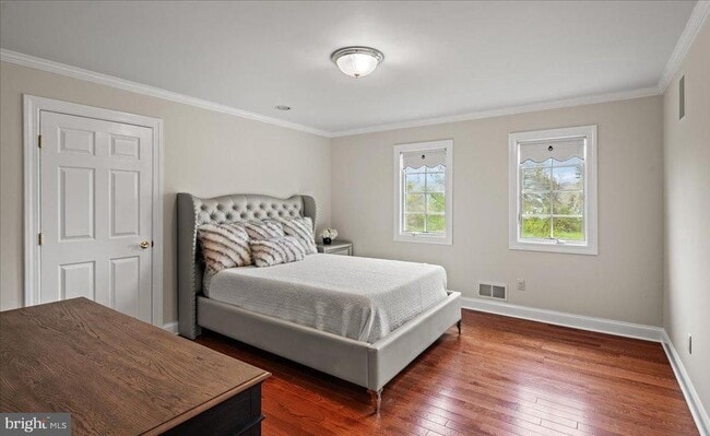 Building Photo - 12 Windermere Way