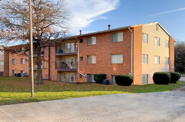 Building Photo - Countryside Estates