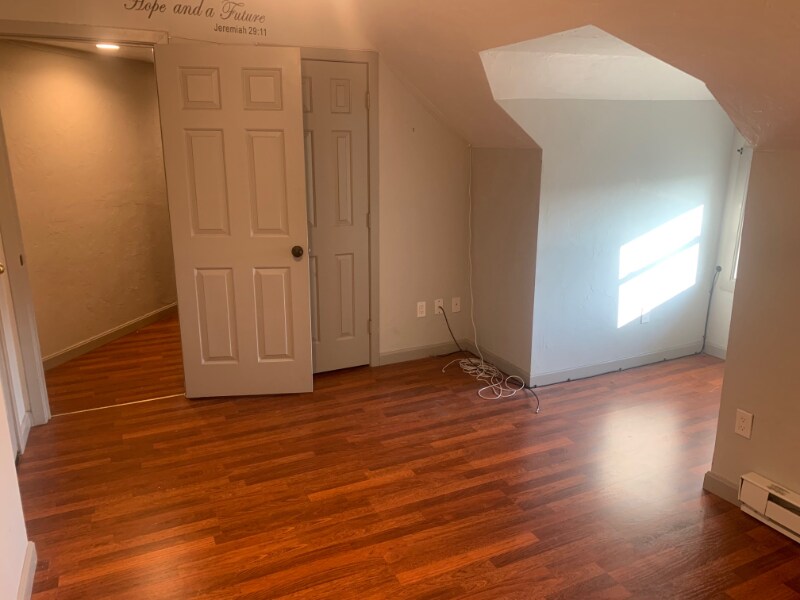 Building Photo - 176 Main St