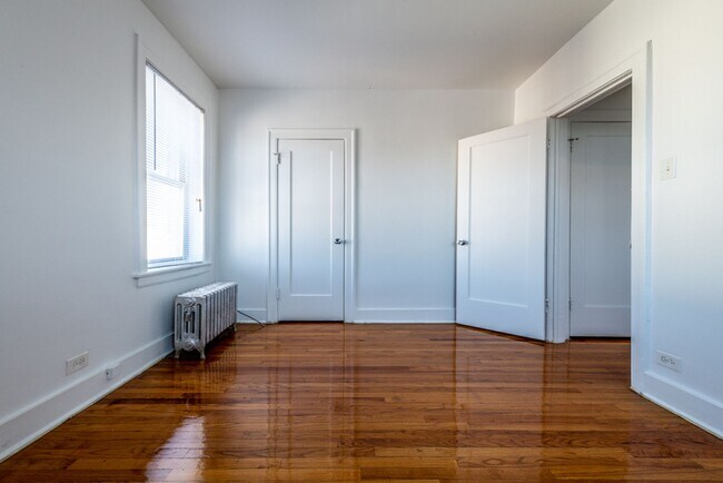 Building Photo - 8222-32 S Ingleside Ave Chicago, IL 60619