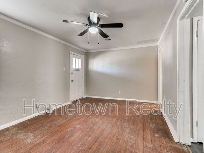 Building Photo - 220 E Jacobs Dr