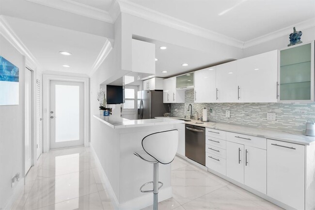Building Photo - 3100 S Ocean Blvd