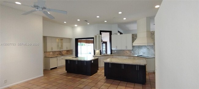 Building Photo - 659 Verona Pl