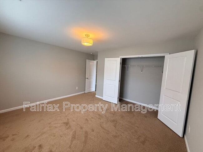 Building Photo - 127 Rosebud Ln