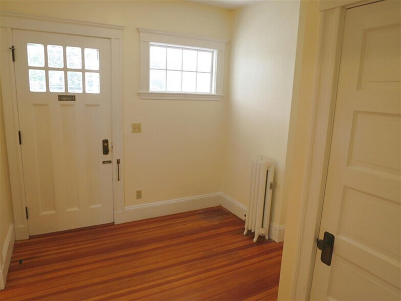 Building Photo - 5 Freeman St