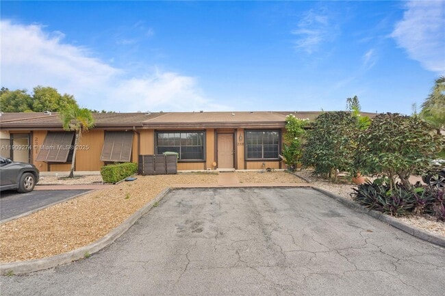 Primary Photo - 2331 Dogwood Ct