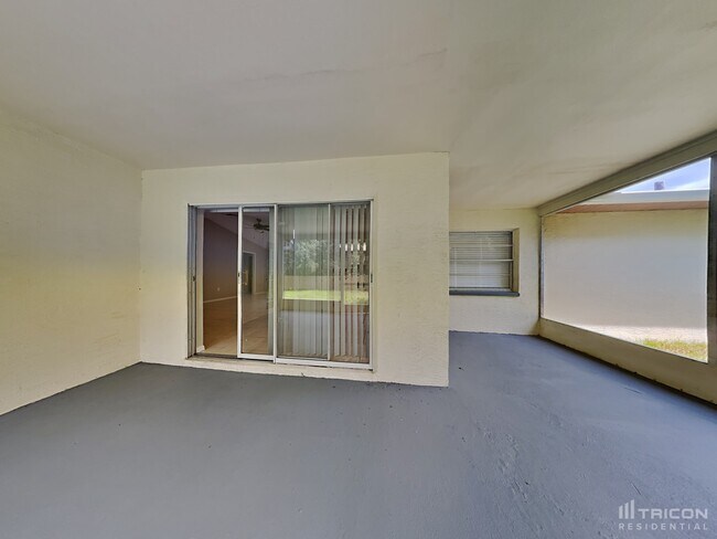 Building Photo - 5913 Fall River Dr