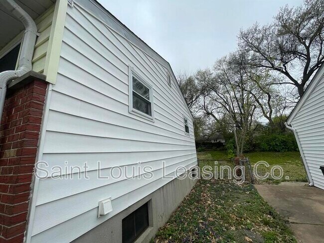 Building Photo - 145 Clearview Dr
