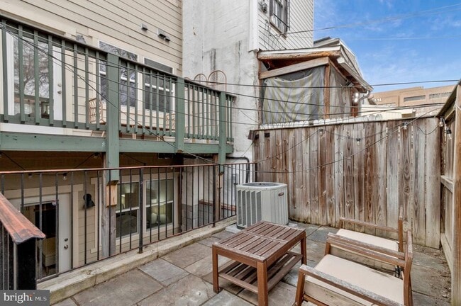 Building Photo - 1915 6th St NW