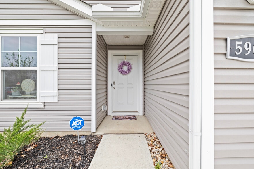 Building Photo - 5969 Hollett Dr S