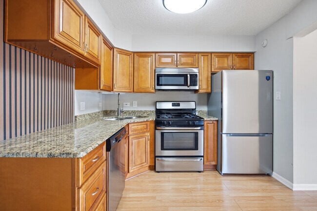 Building Photo - 13 Cedar Ct