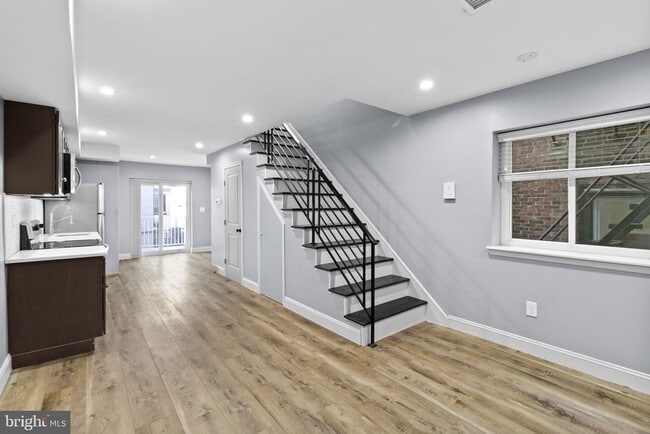 Building Photo - 418 S 15th St