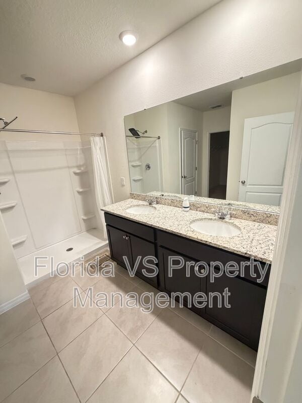 Building Photo - 804 Horsetail Dr