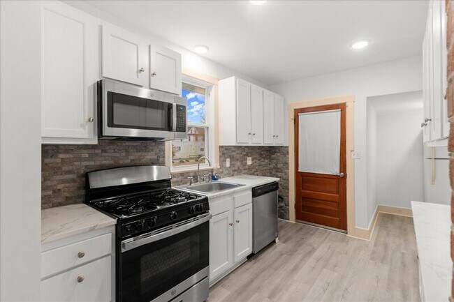 Building Photo - 6008 Second St.