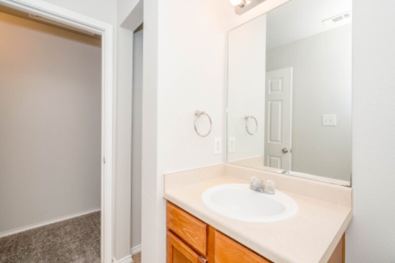 Building Photo - 10806 Mathom Landing