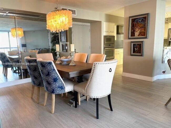 Building Photo - 3500 Mystic Pointe Dr