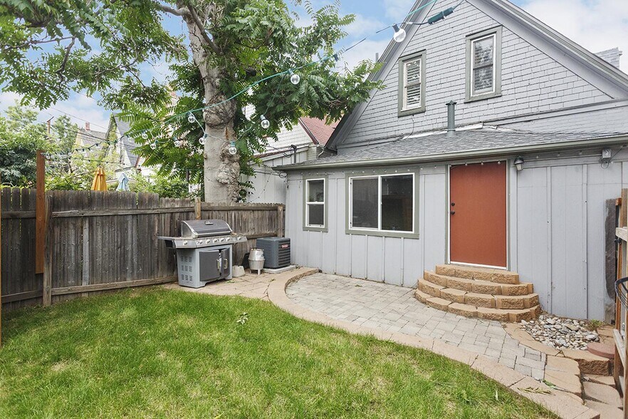 Building Photo - Charming Five Points home with outdoor oas...