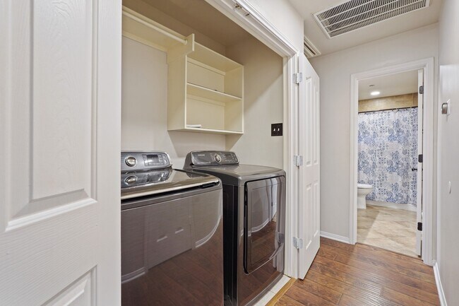 Building Photo - 18303 Heathridge Ln