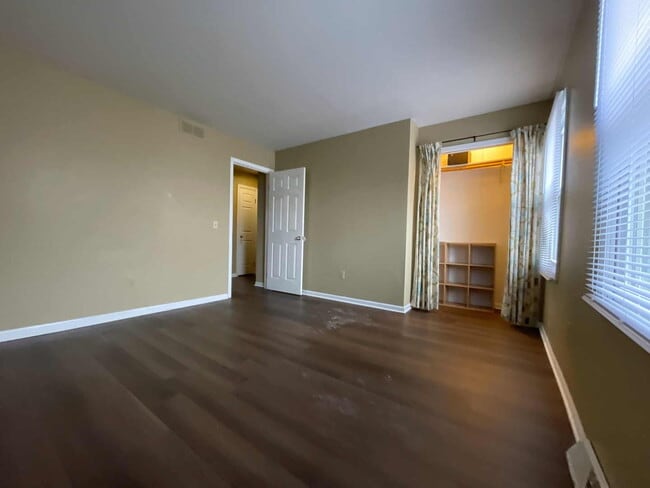 Building Photo - 1674 Shamrock Ct