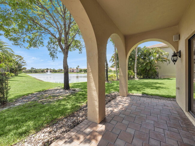 Building Photo - 8703 Club Estates Way