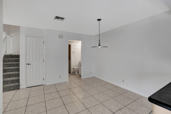 Building Photo - 2555 Albatross Rd N