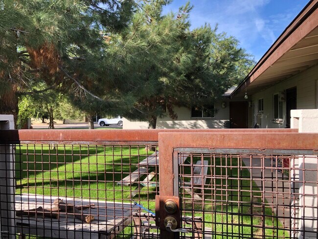 Building Photo - 2103 S Granada Dr