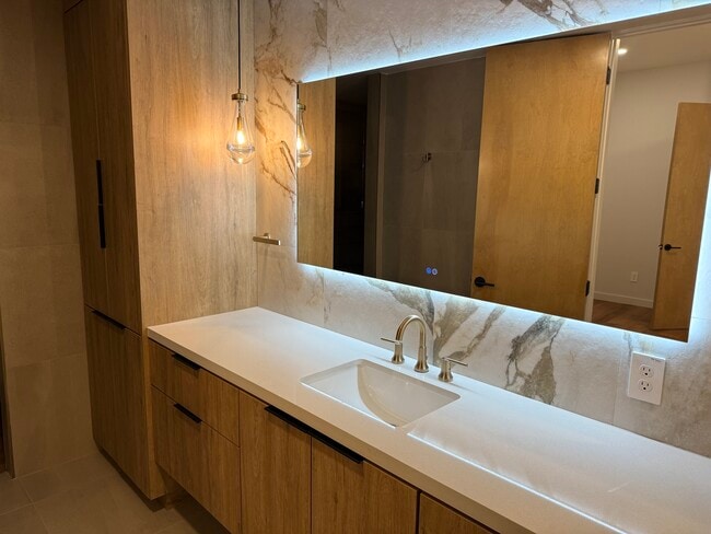 Building Photo - 714 Sage Ln