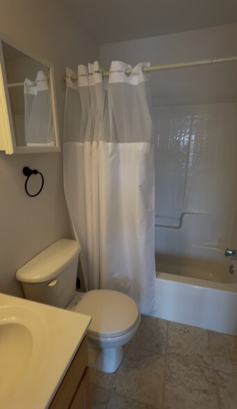 Bathroom - 612 Graythorn Ln