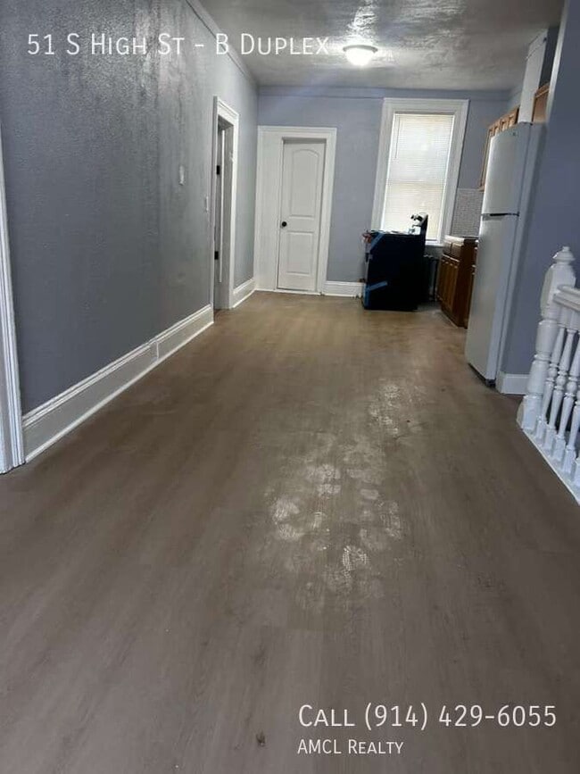 Building Photo - 51 S High St