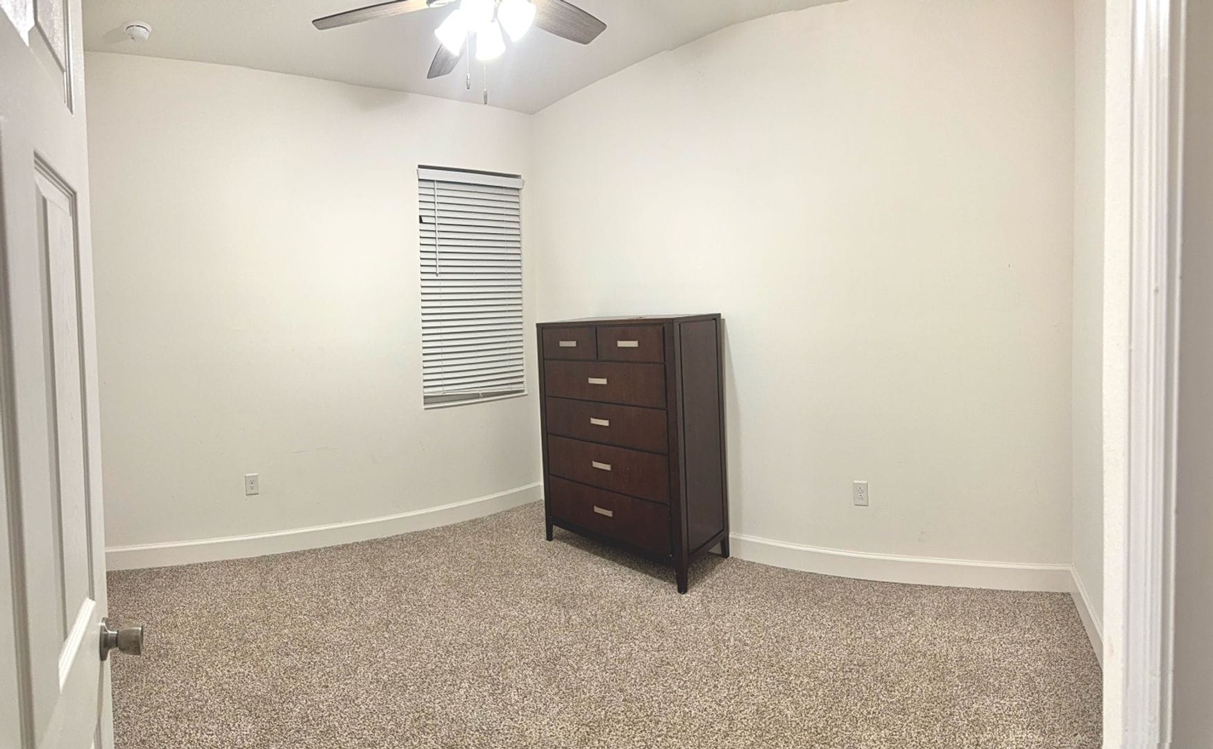 Building Photo - 5613 De Coronado Dr