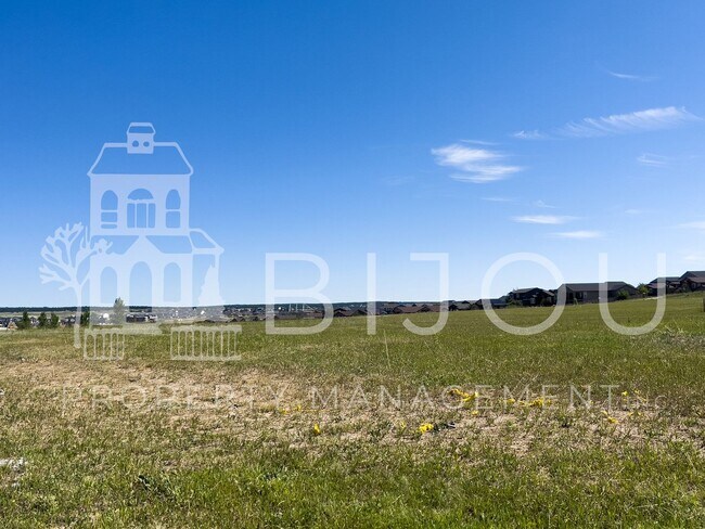 Building Photo - Beautiful Townhome across from Cumbre Vist...