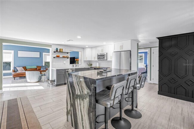 Building Photo - 354 74th Ave NE