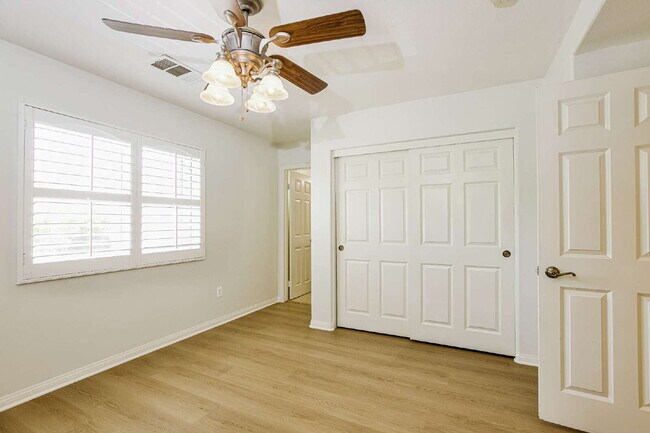 Building Photo - Experience Scenic Luxury in This Spectacular 4-Bed+Office/4-Bath Home Within the Exclusive Sycamo...