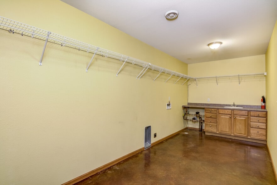 Building Photo - 3904 London Rd