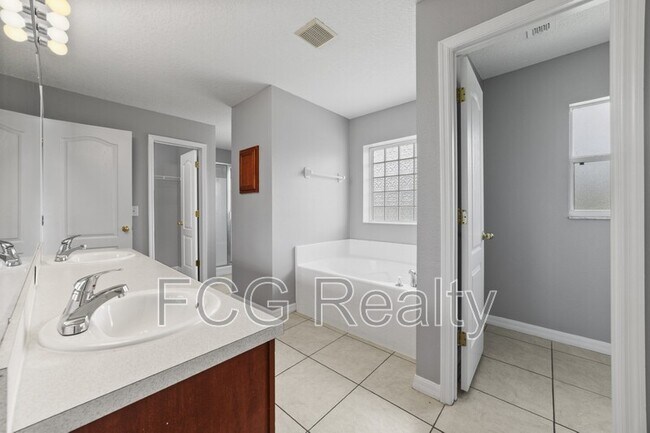 Building Photo - 3028 Sandstone Cir