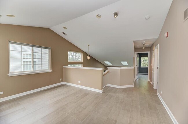 Building Photo - 3015 Kentshire Cir