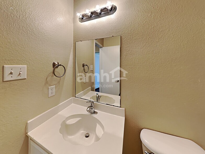 Building Photo - 1224 Dianthus Dr