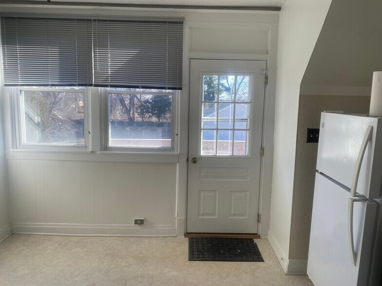 Building Photo - 3337 W 114th St