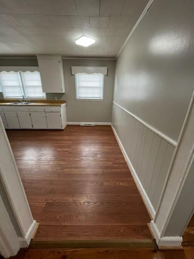 Building Photo - 2 bed 1 Bath Home Mount Airy NC