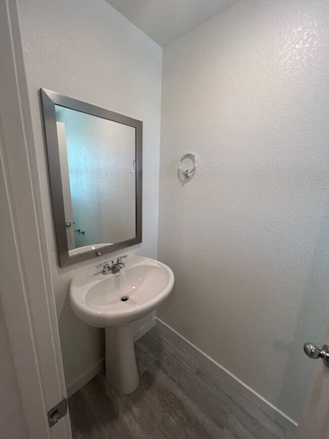 Building Photo - Brand new 4 Bedroom Smart Solar Home in Am...