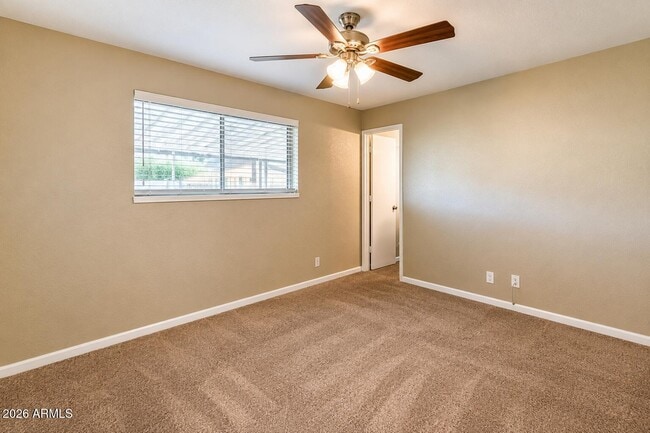 Building Photo - 1015 E Marigold Ln