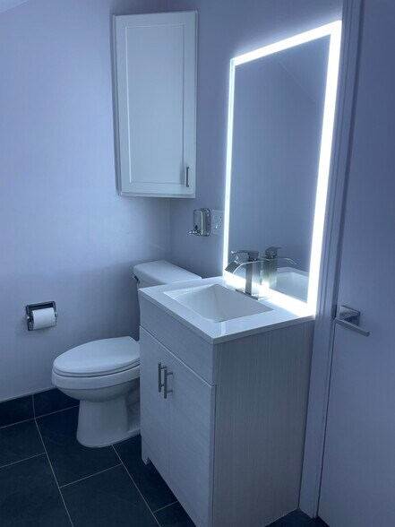 Building Photo - 206 Eastwood Ave