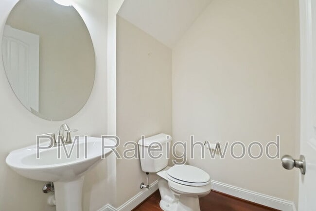 Building Photo - 2707 Masonboro Ferry Dr