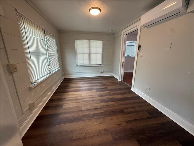Building Photo - 408 3rd Ave E