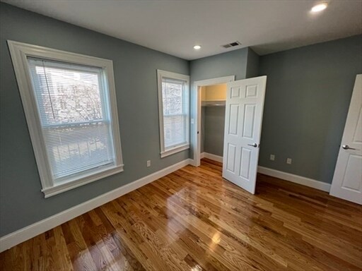 Building Photo - 372 Beacon St